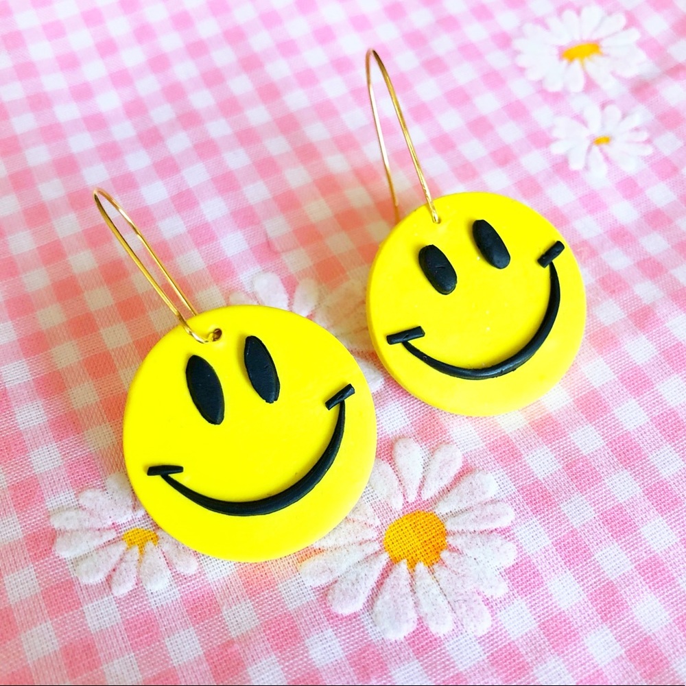 😀90s Style Handmade Smiley Face Earrings!